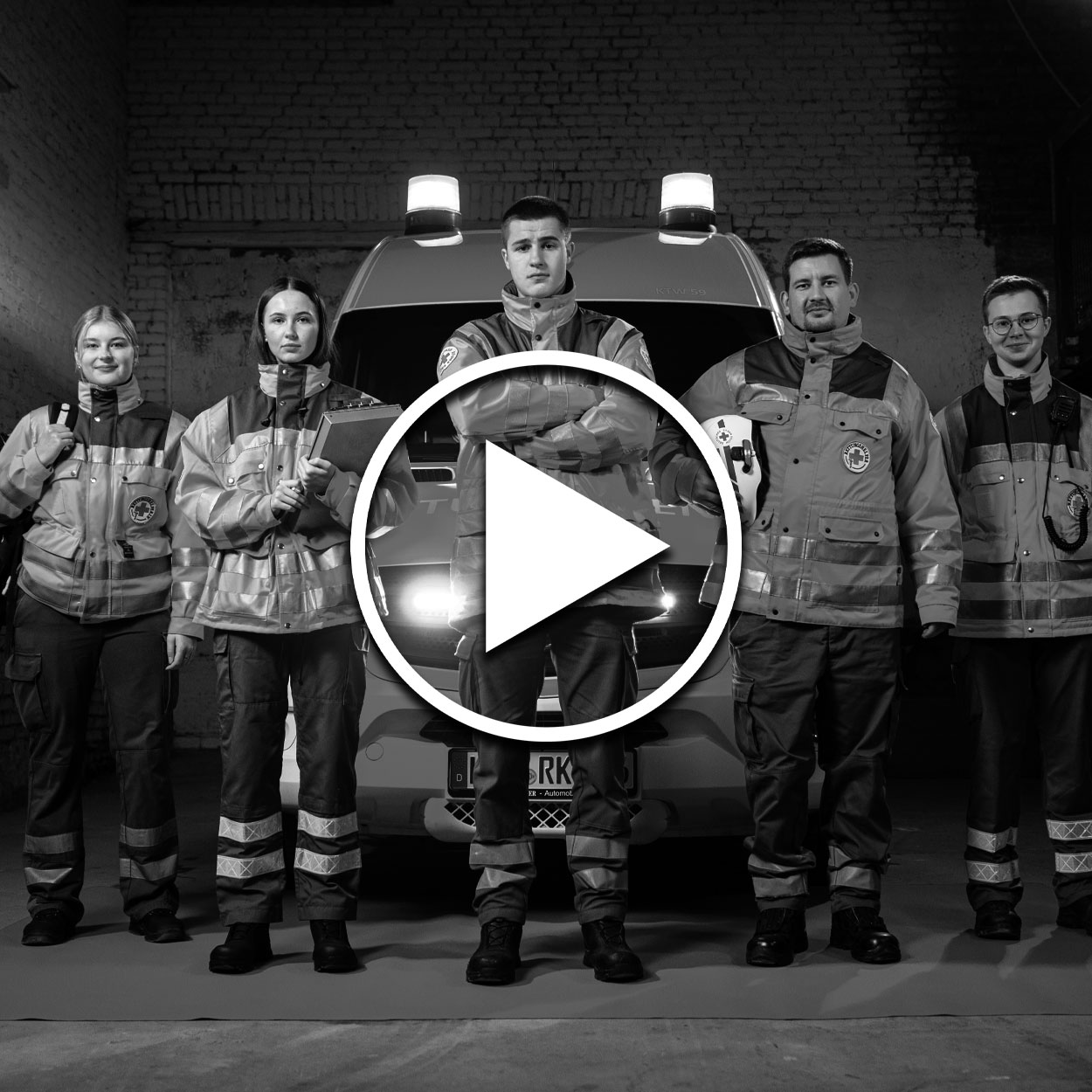 drk_dna_spot_roter_teppich_farbe